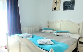 Happy Holiday Apartments